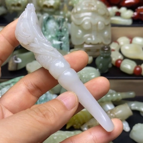 和田玉未镶嵌把件