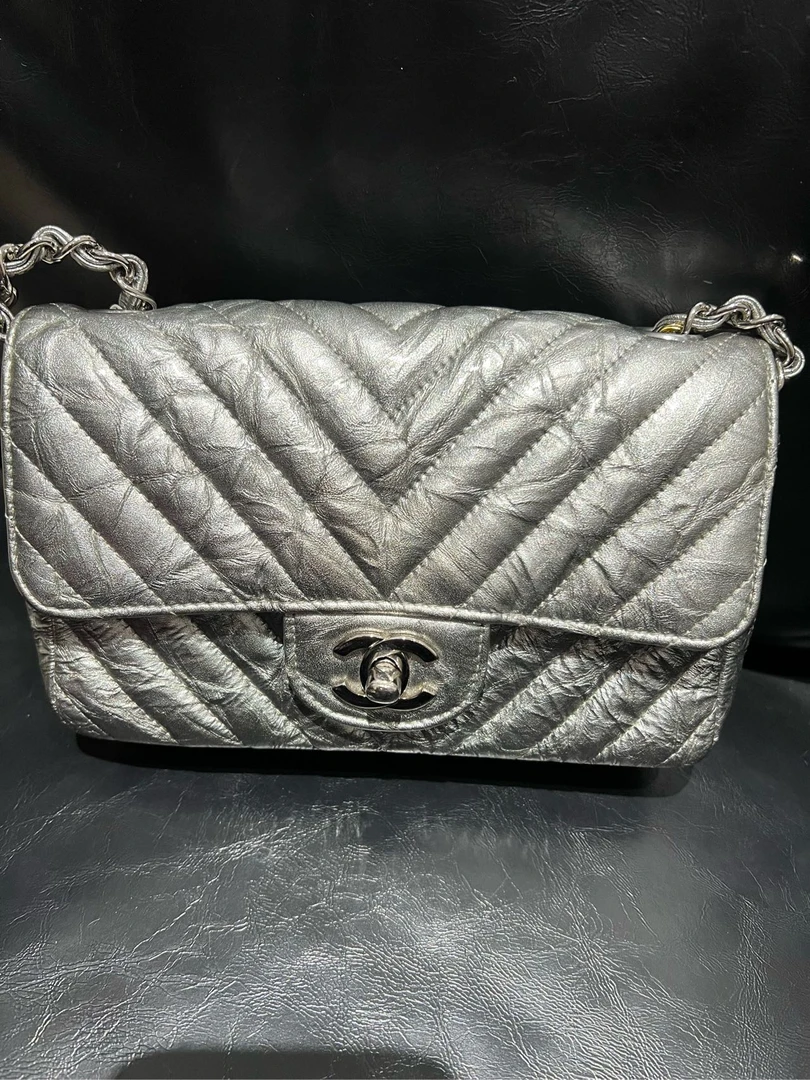 95新 Chanel/香奈儿 银灰色爆裂V纹大mini 包 cf 25开  11975381