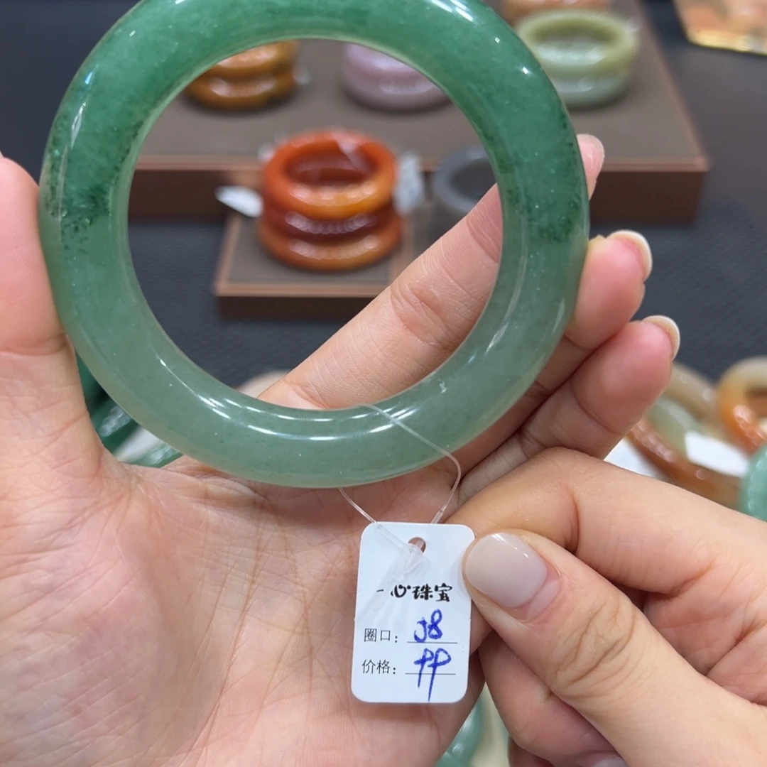未镶嵌手镯石英质玉