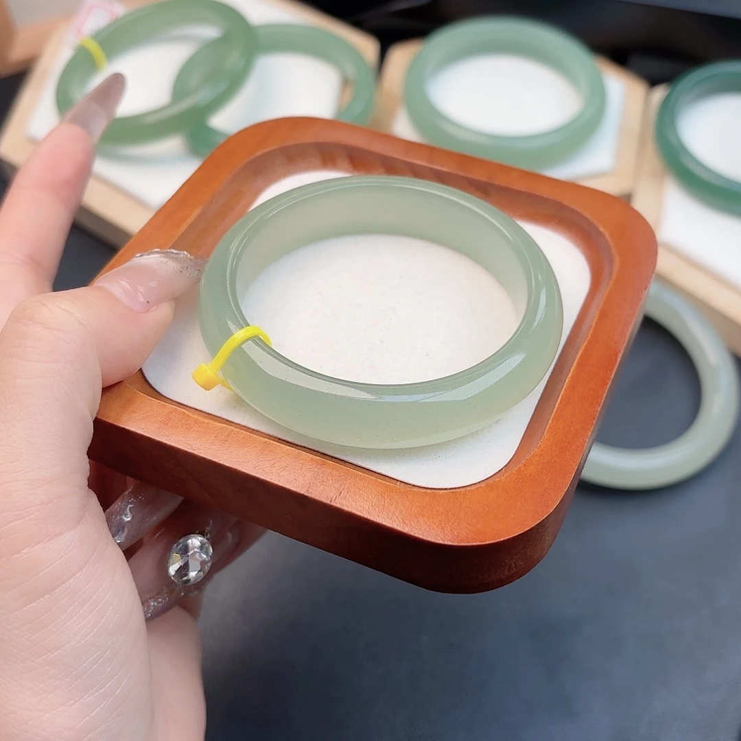 石英质玉未镶嵌手镯54