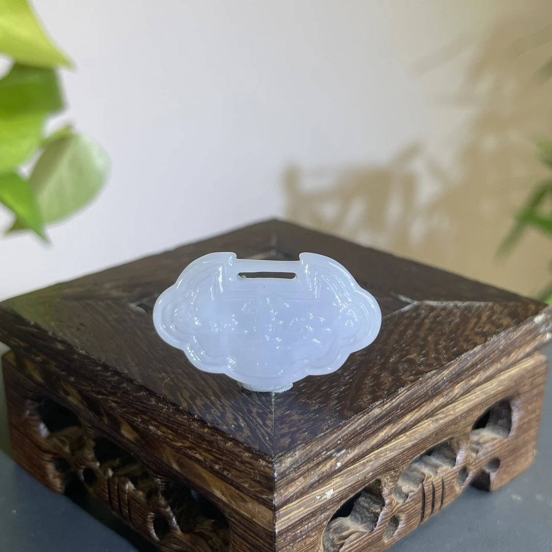 JCW09-017 天然翡翠缅甸A货 如意锁