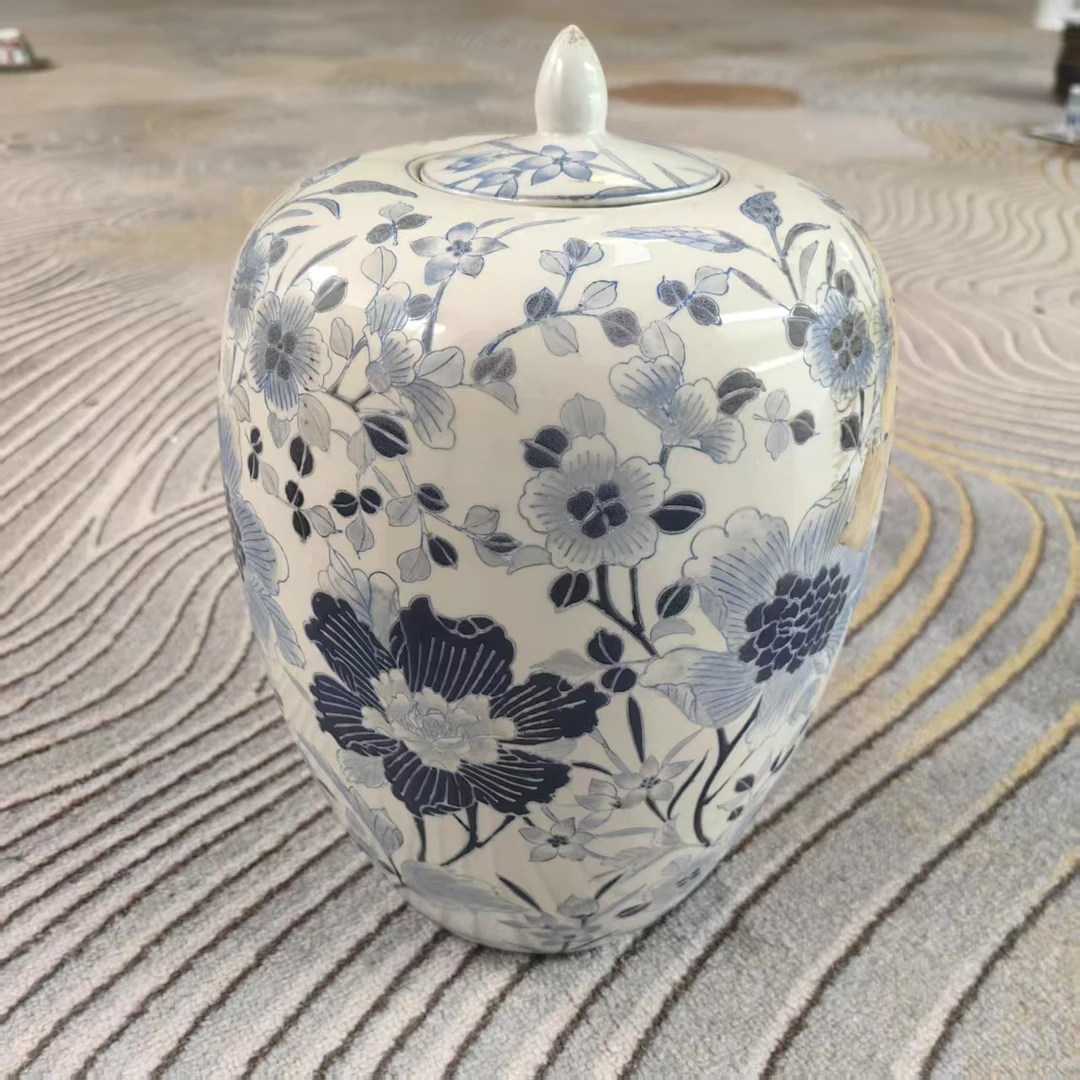 A0216青花花卉纹冬瓜罐