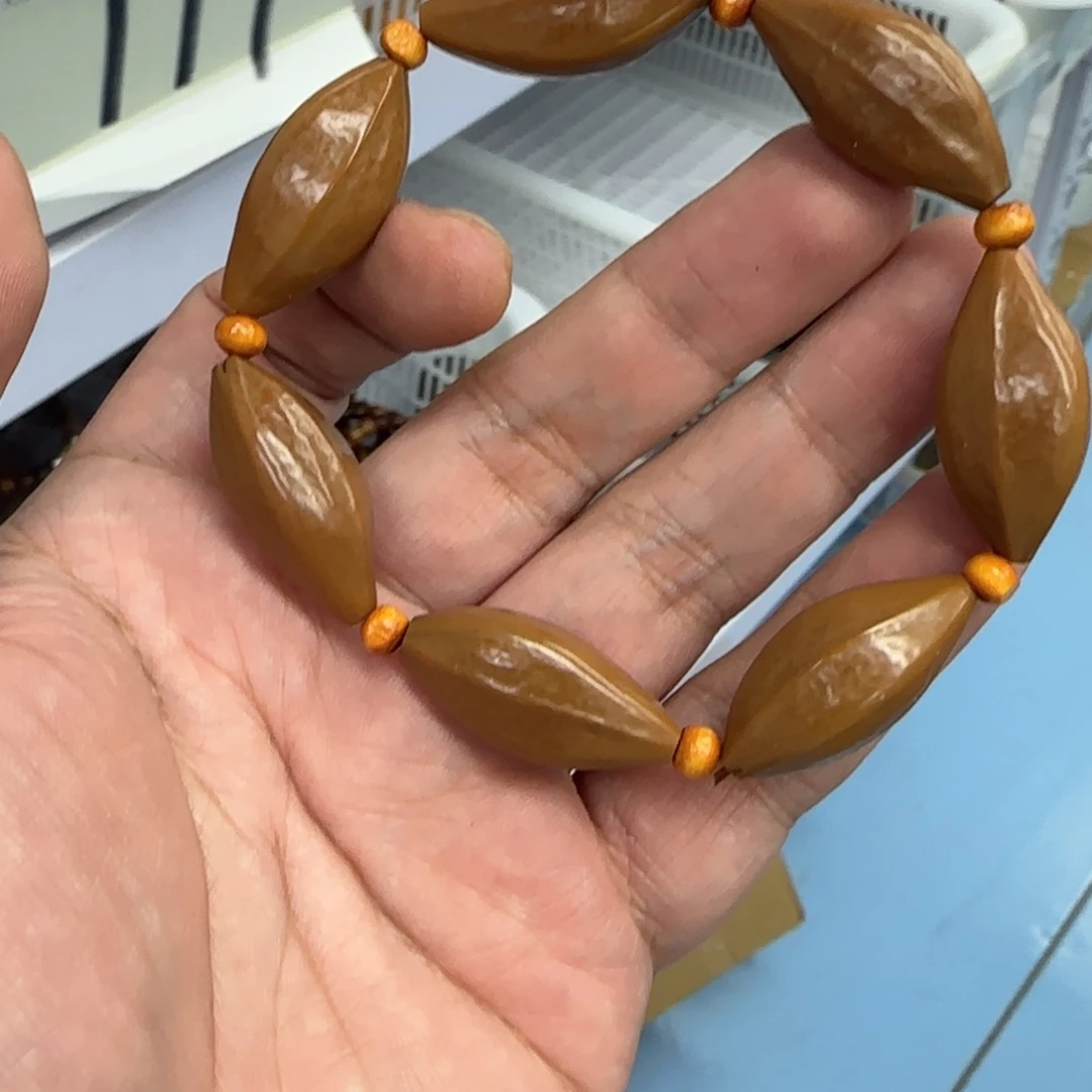 白玉菩提吊坠黄色131