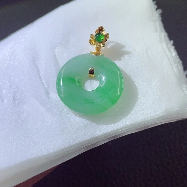 翡翠颈饰18K金镶嵌翡翠