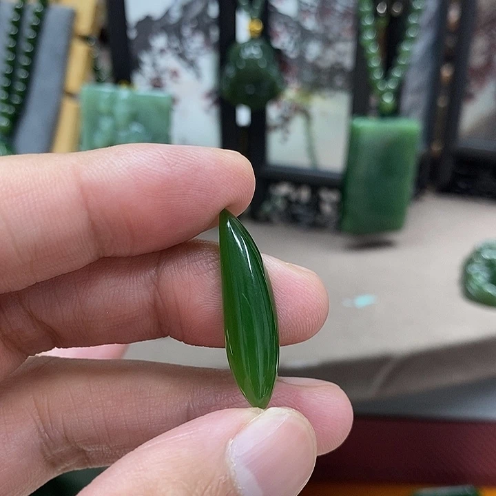 一****颈饰未镶嵌和田玉（碧玉）