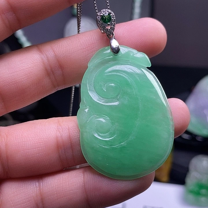 翡翠未镶嵌吊坠(赠链)