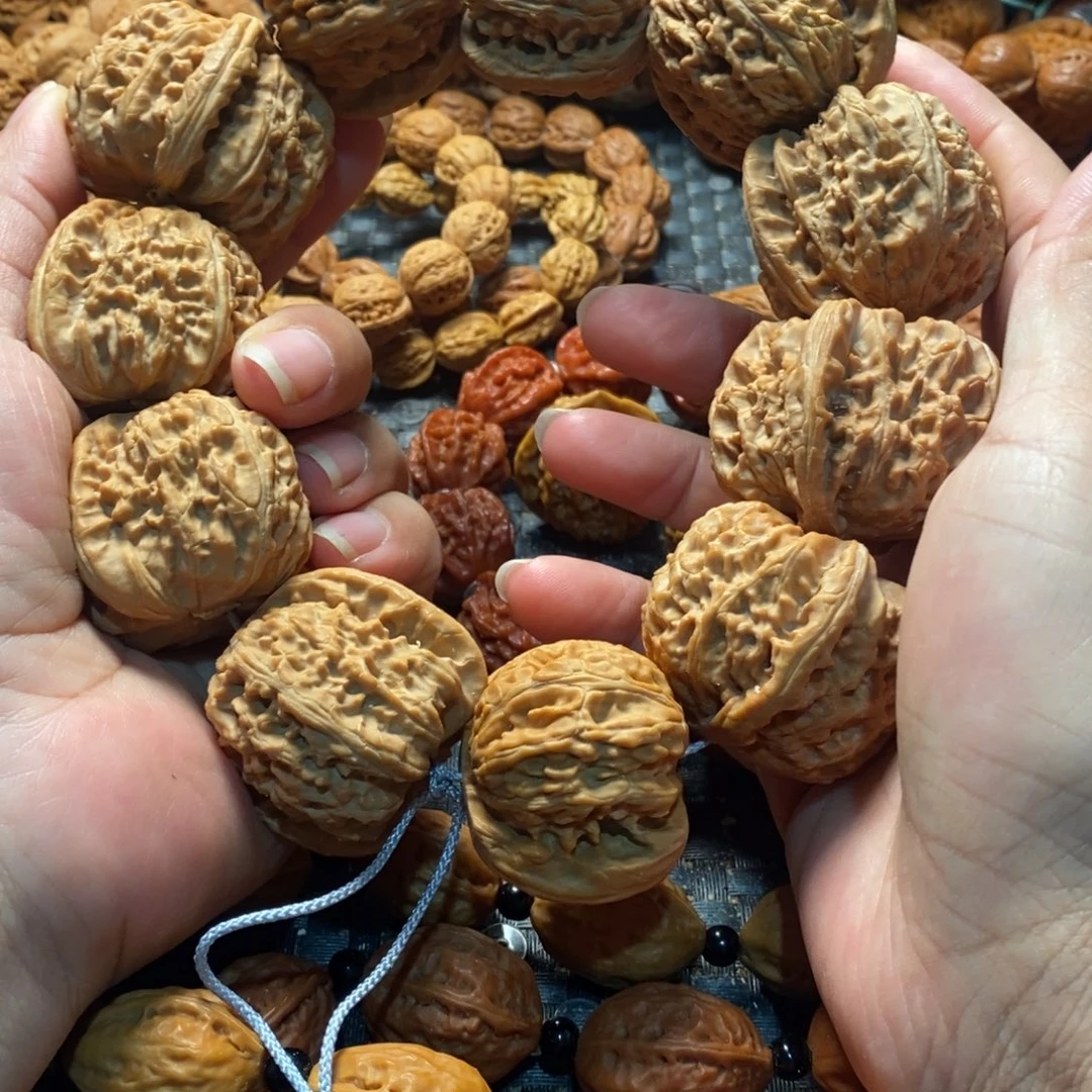 橙***乐手串文玩核桃白狮子