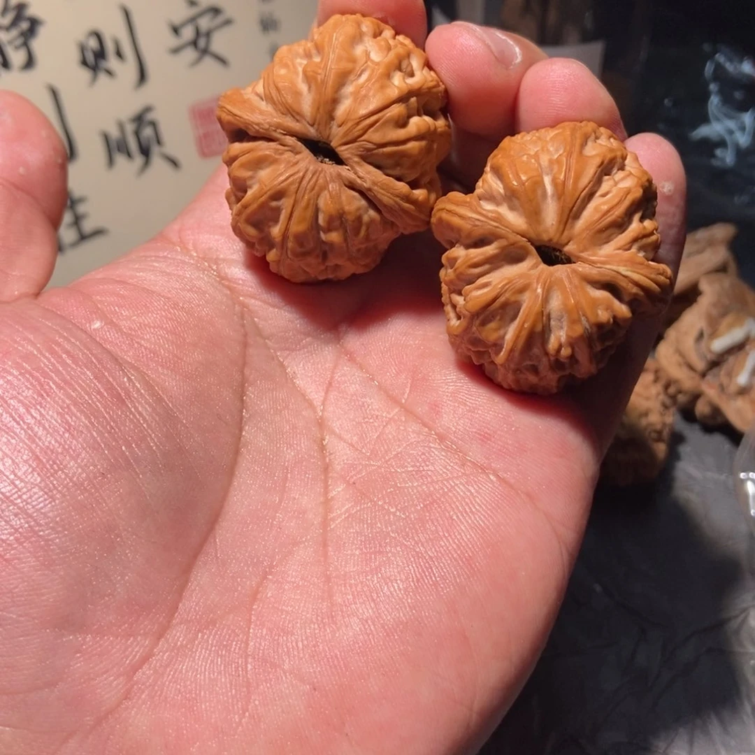 核桃把件不****弟平谷元宝42