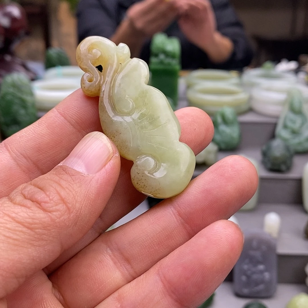 和田玉未镶嵌颈饰
