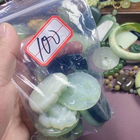 未镶嵌蛇纹石玉颈饰