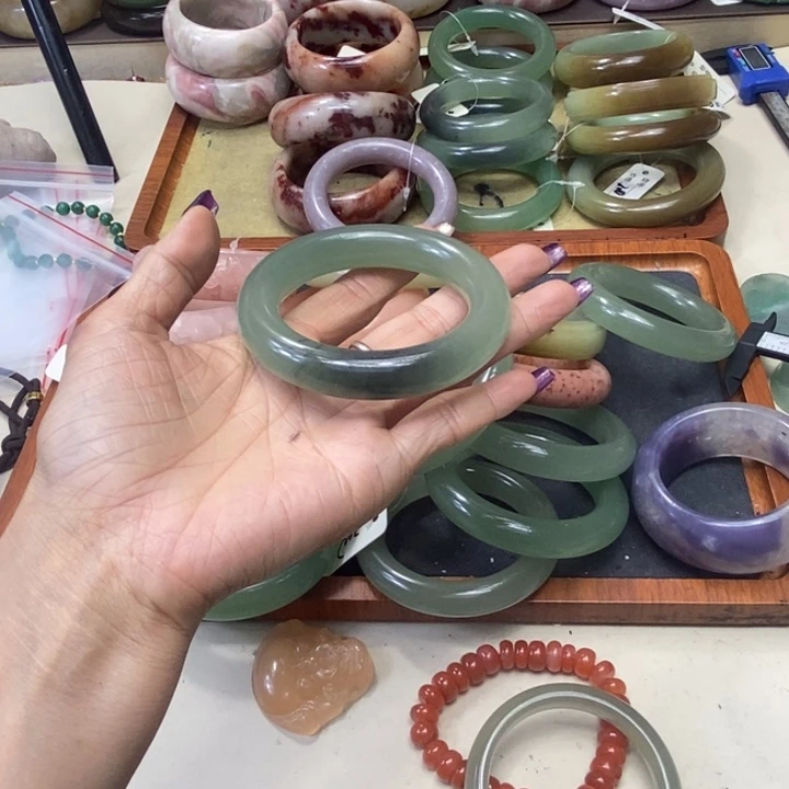 吉***喆东陵石未镶嵌手镯