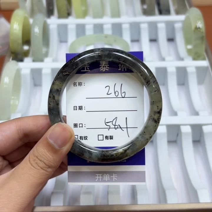 未镶嵌岫玉手镯天然