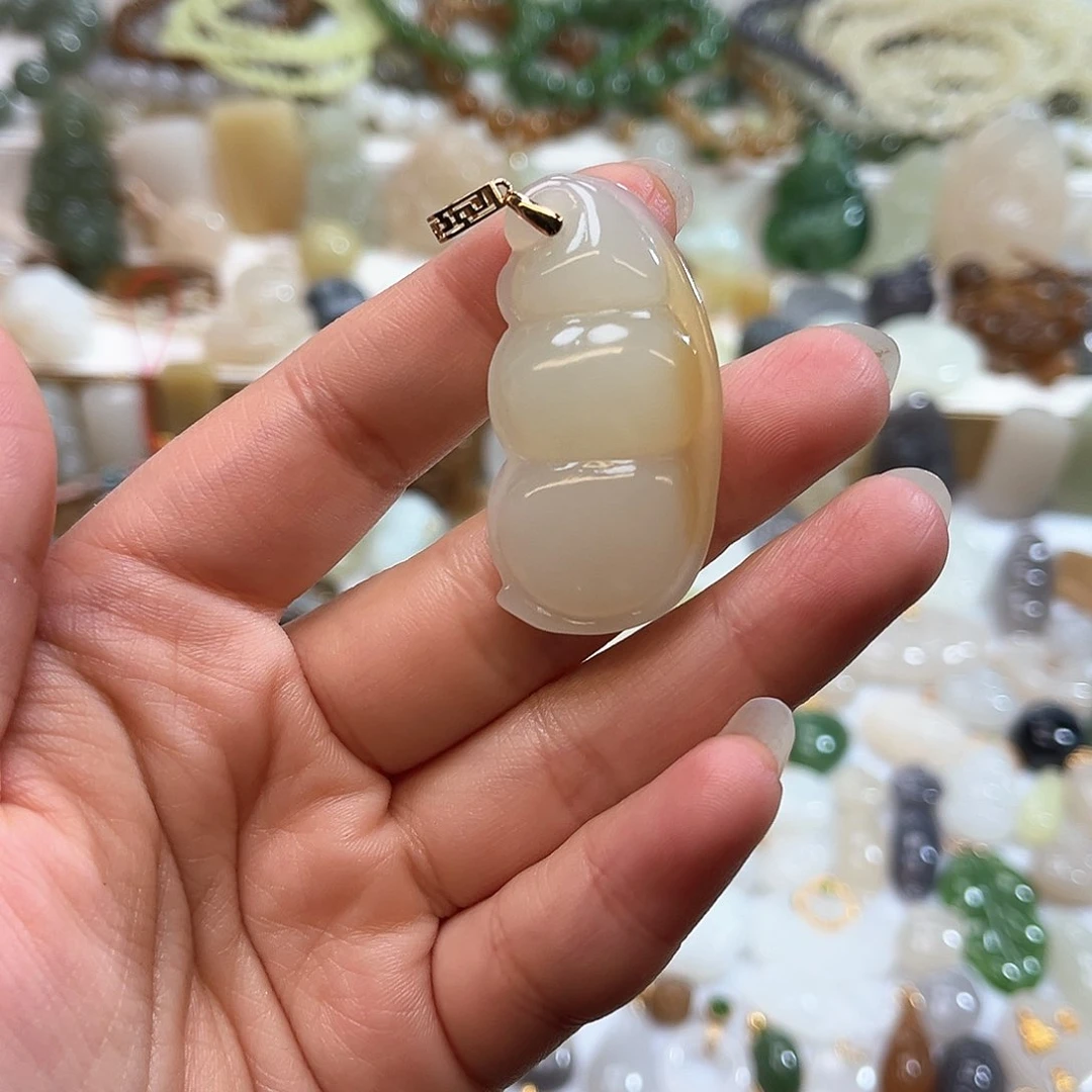 和田玉吊坠(赠链)18K金镶嵌i*e
