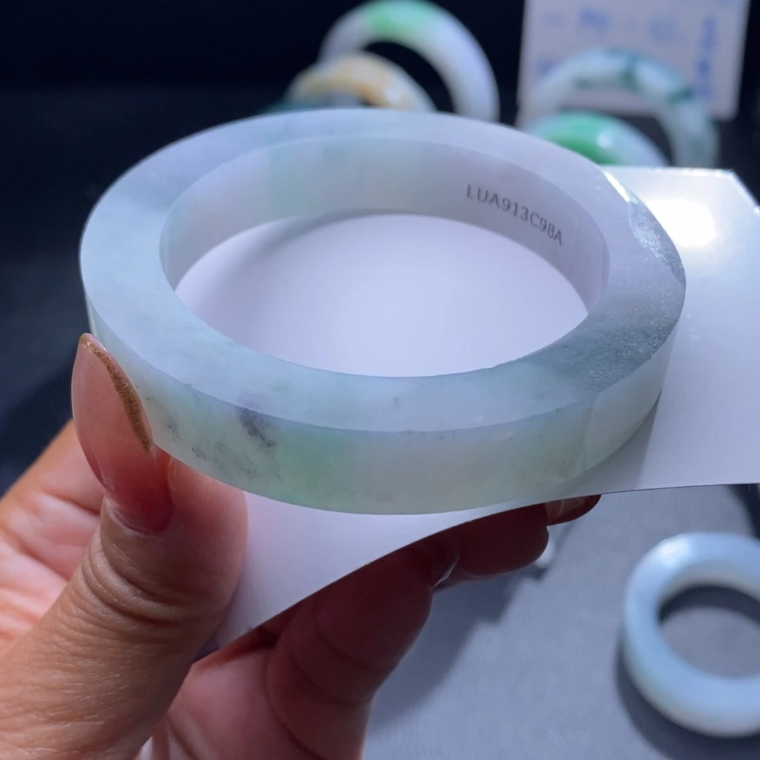 定制翡翠未镶嵌翡翠手镯