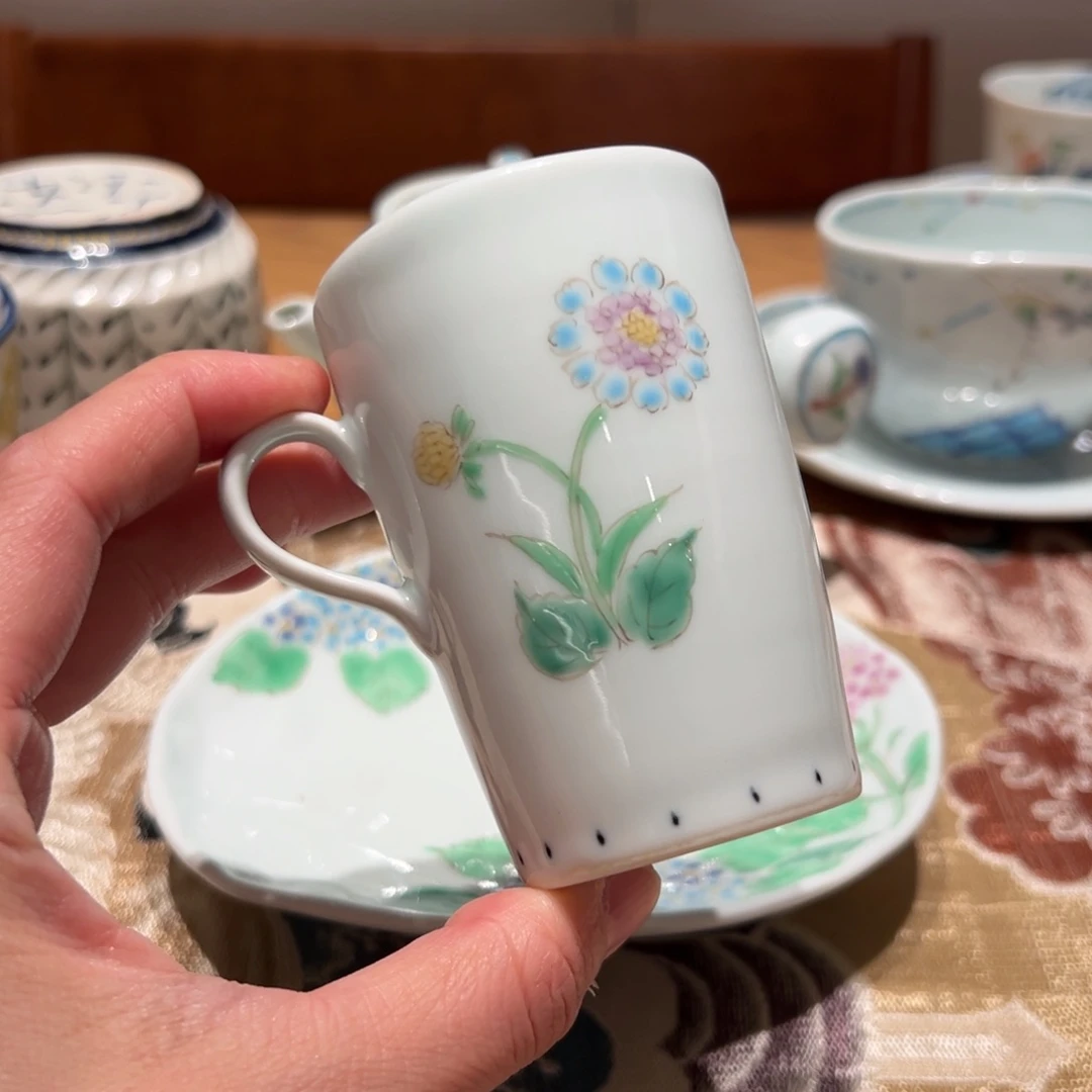 咖啡杯和茶杯也要搭配一些茶