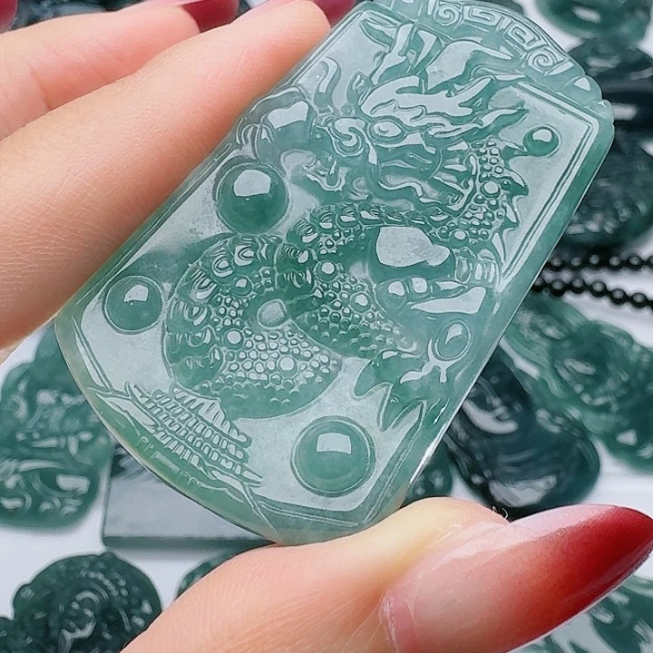 颈饰未镶嵌翡翠天然的A货翡翠多样性发其一