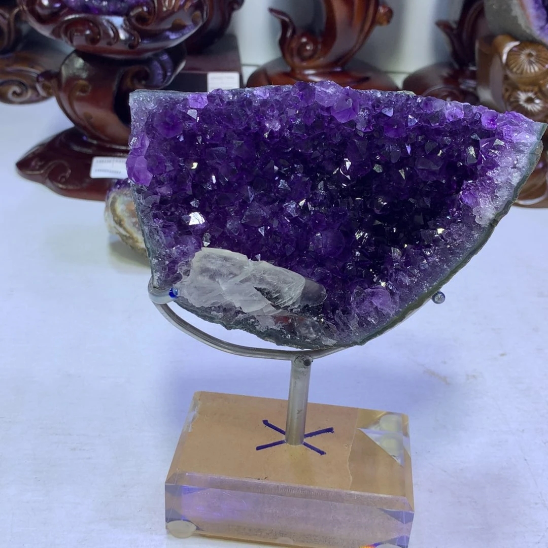 织绣乌拉圭紫水晶