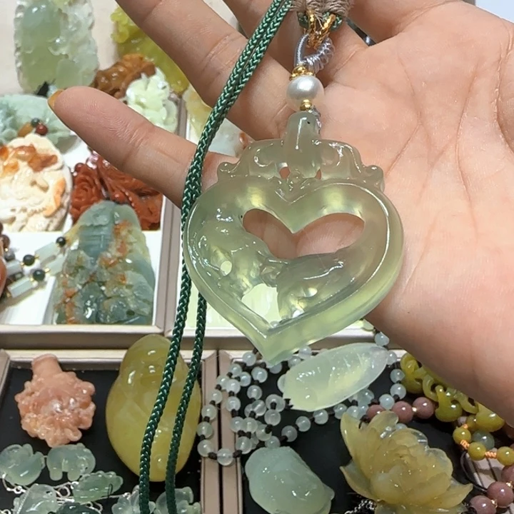 蛇纹石玉未镶嵌吊坠