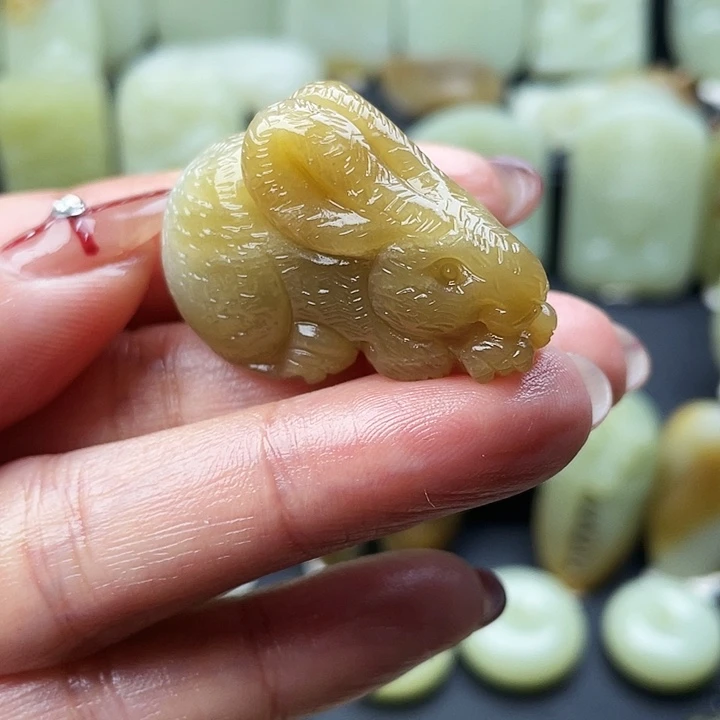 和田玉（糖玉）未镶嵌颈饰