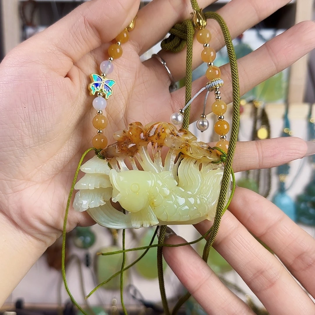 朴***️蛇纹石玉未镶嵌颈饰