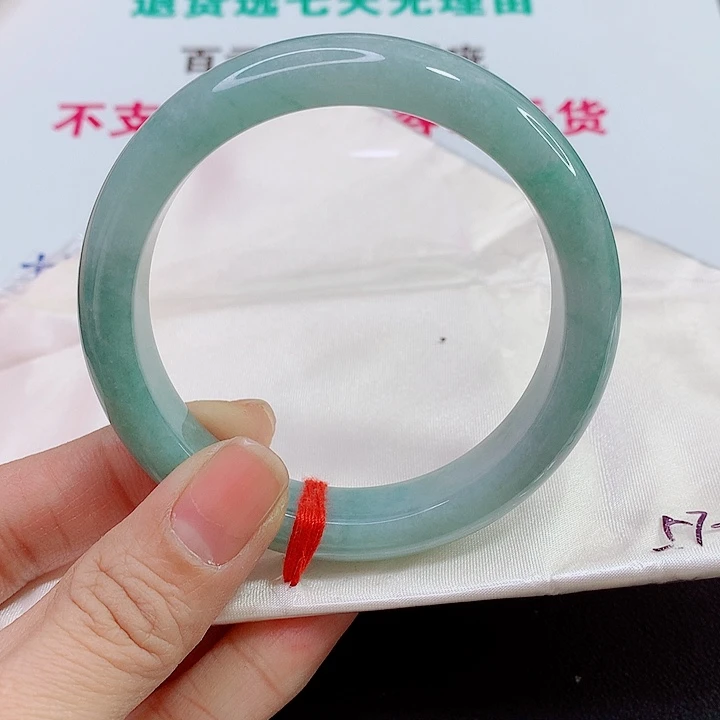 未镶嵌手镯翡翠牛*