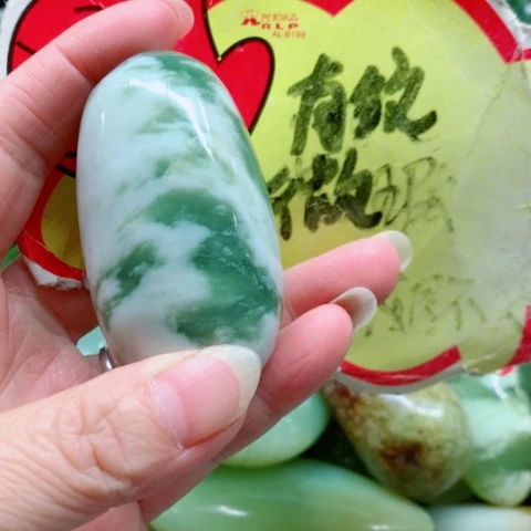 蛇纹石玉未镶嵌手把件