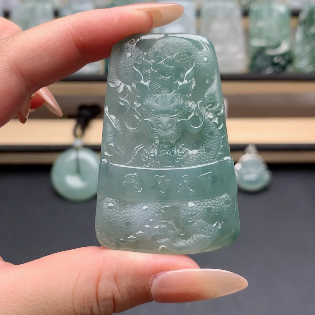 颈饰未镶嵌翡翠龙牌