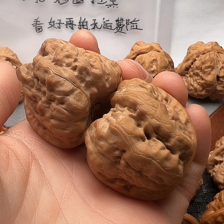 苏***墨吊坠文玩核桃蛤蟆