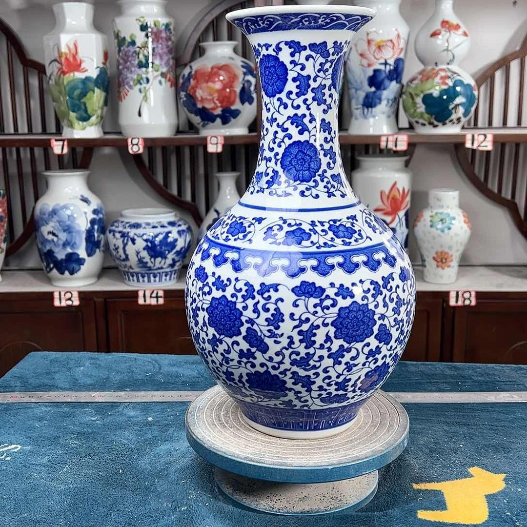 摆件景德镇陶瓷缠枝