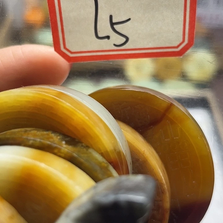 -***鹿蛇纹石玉未镶嵌颈饰