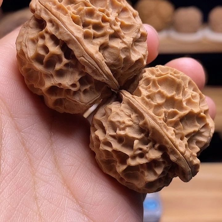 文玩核桃吊坠凤凰牡丹38