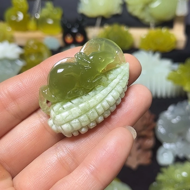 蛇纹石玉未镶嵌颈饰
