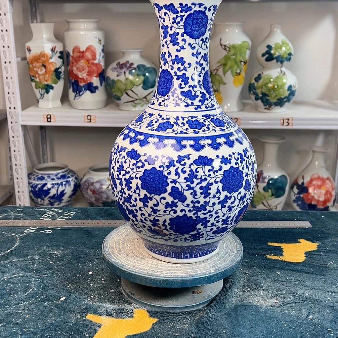 摆件景德镇陶瓷缠枝