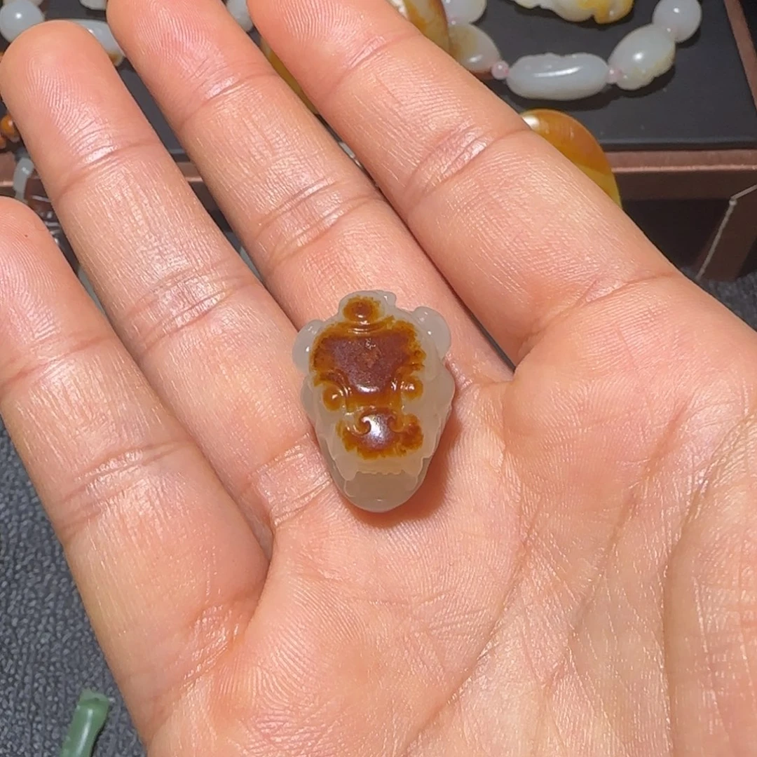 舍***得和田玉未镶嵌颈饰