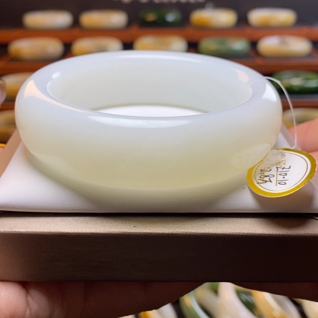 和田玉未镶嵌手镯58圈