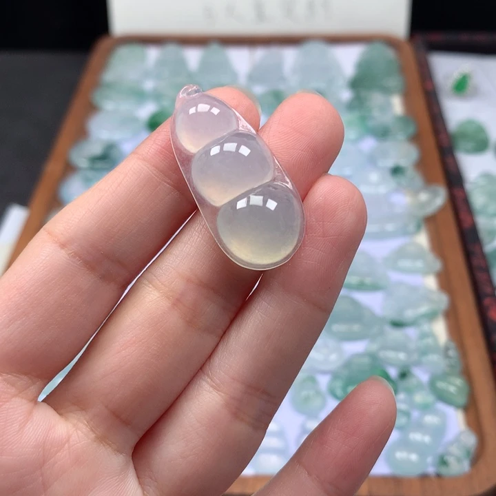 颈饰未镶嵌翡翠冰种大福豆