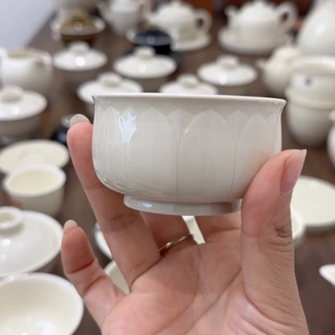 @****)微瑕定瓷手工莲瓣杯