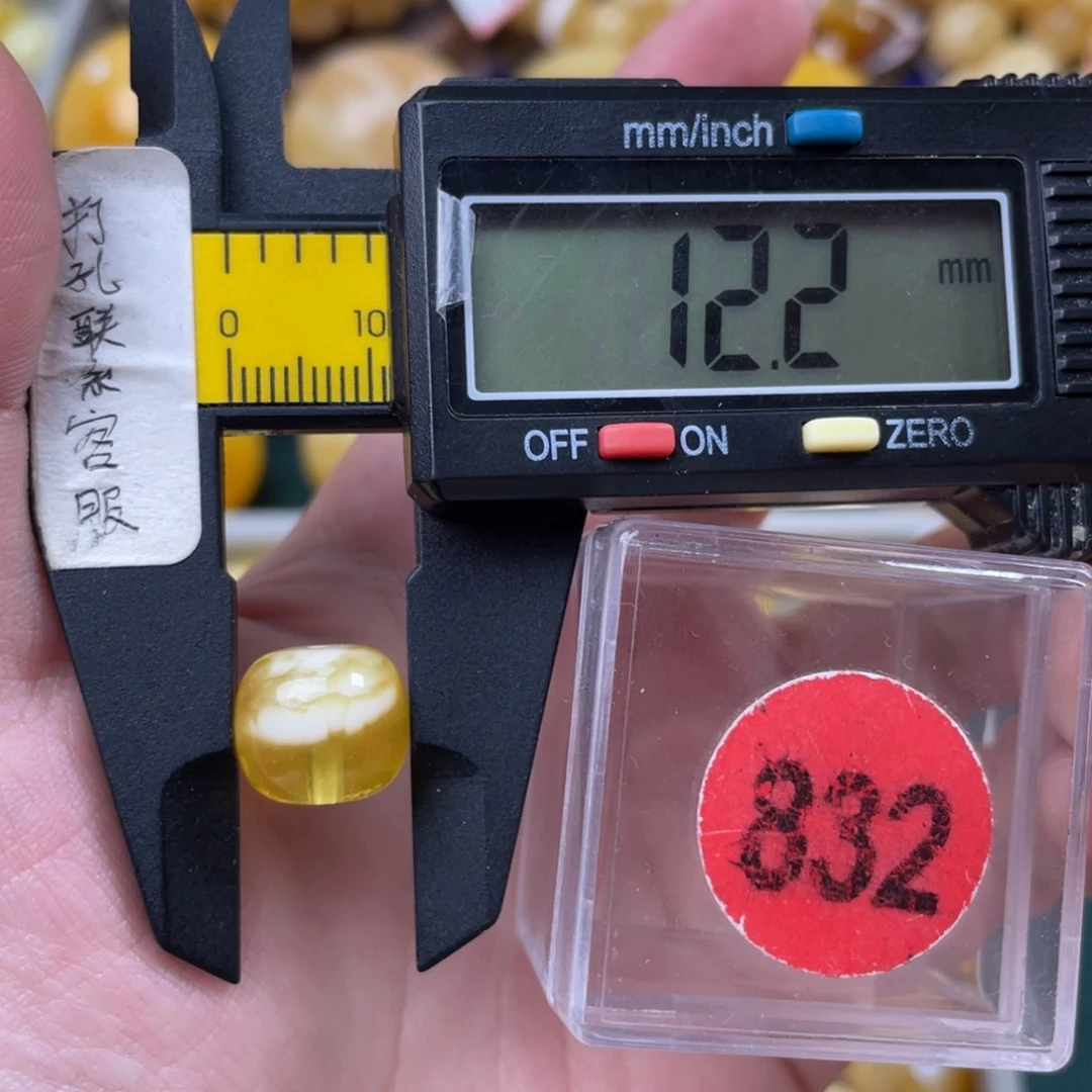 蜜蜡未镶嵌珠宝奇石