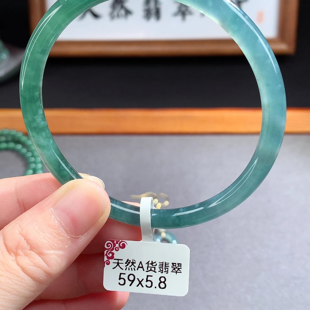 翡翠手镯（圆镯）未镶嵌