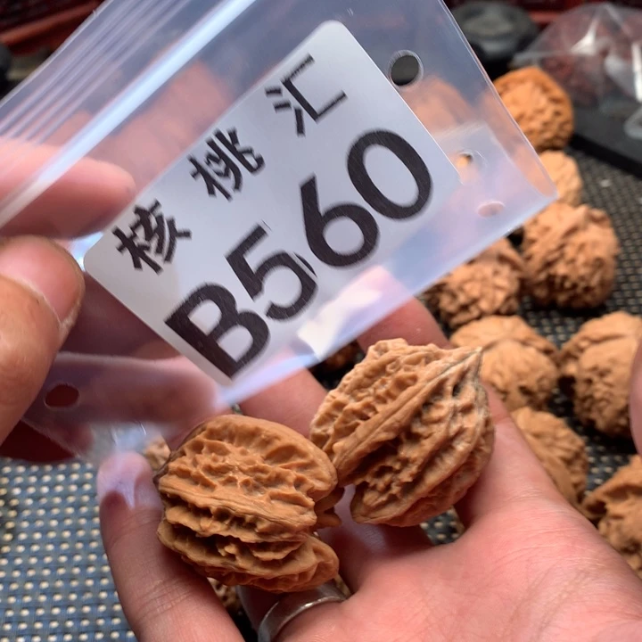 文玩核桃吊坠大龙