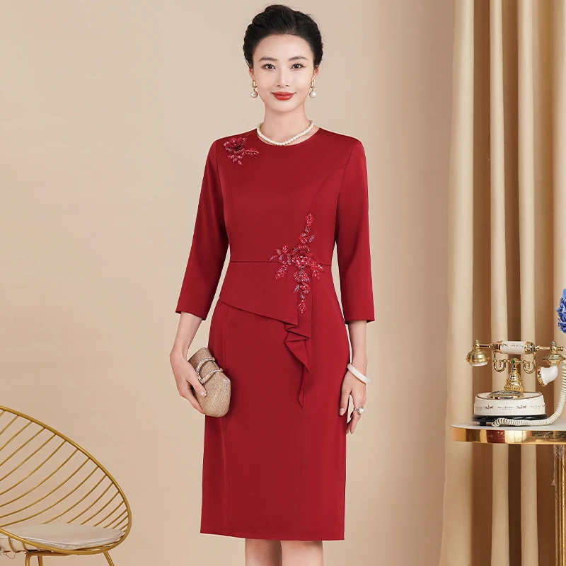 春装酒红色礼服女2025新款妈妈婚宴礼服年轻婚礼喜婆婆大码5XL