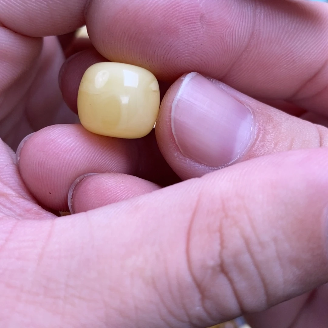 蜜蜡裸石未镶嵌盖***?