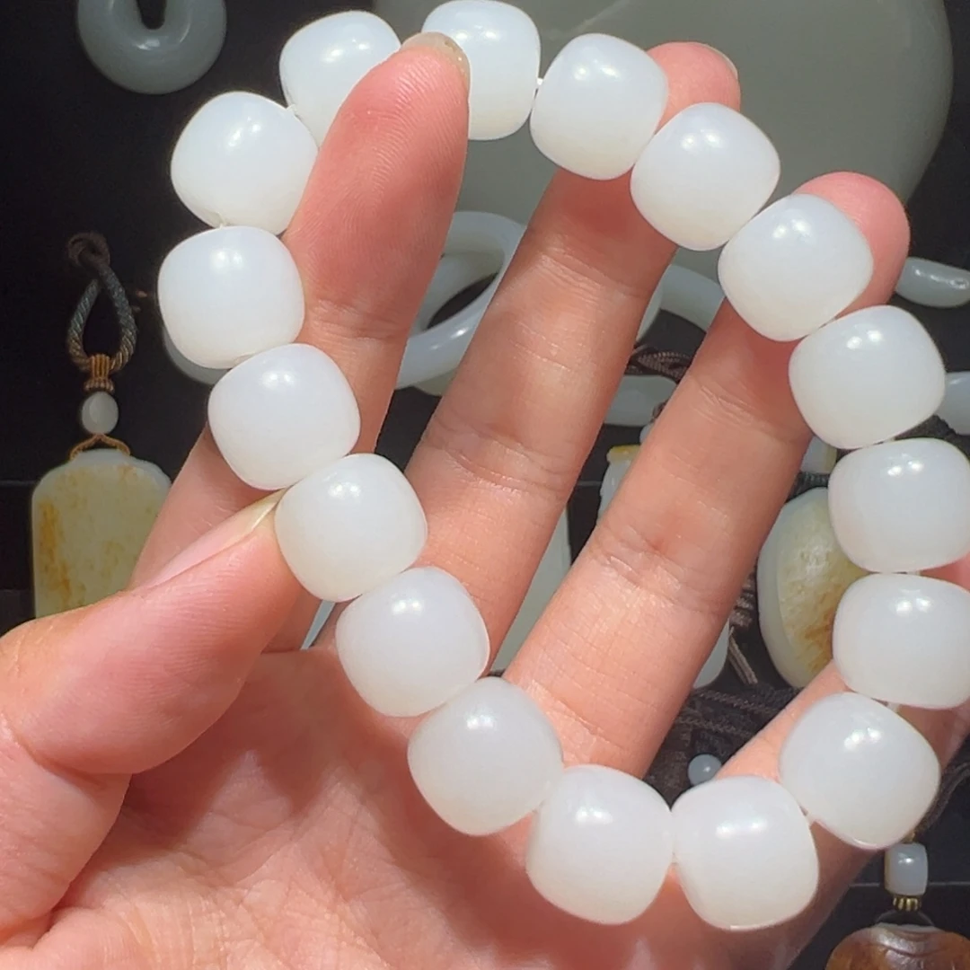 埃***塔和田玉（子料）未镶嵌颈饰