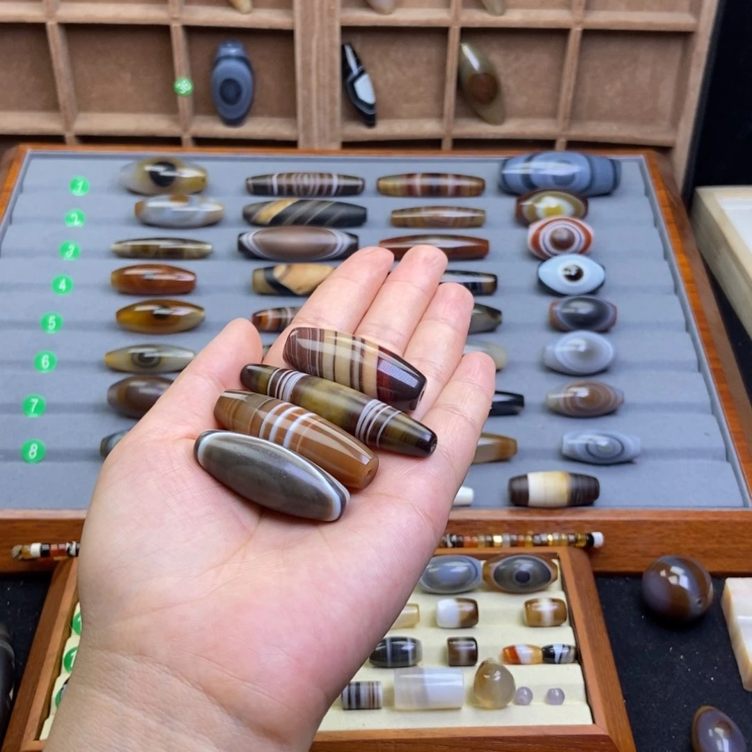 洪***瑞玛瑙/玉髓颈饰未镶嵌