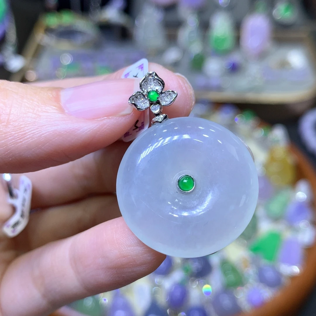 【闪购商品】翡翠颈饰18K金镶嵌翡翠吊坠项链