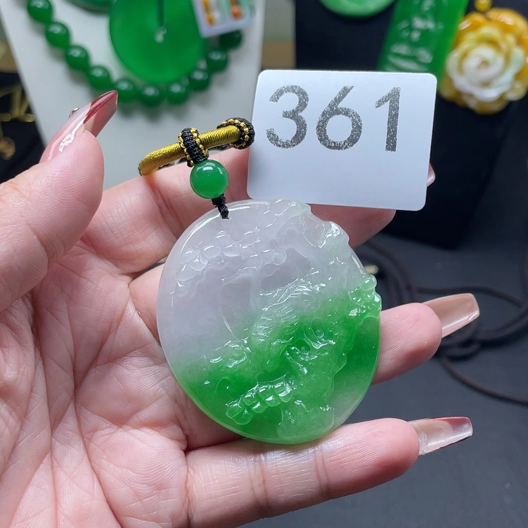 翡翠未镶嵌吊坠(赠链)