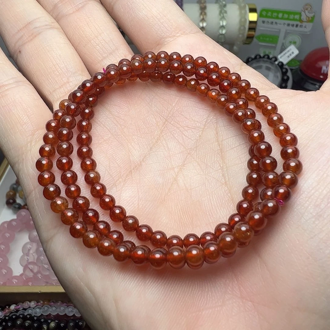 水晶手串未镶嵌石榴石三圈