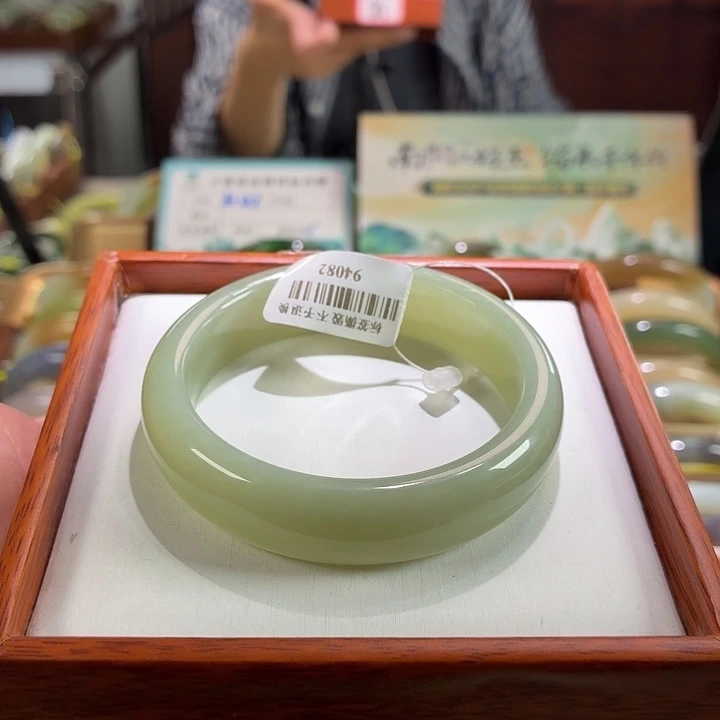 未镶嵌手镯和田玉50。 53/54