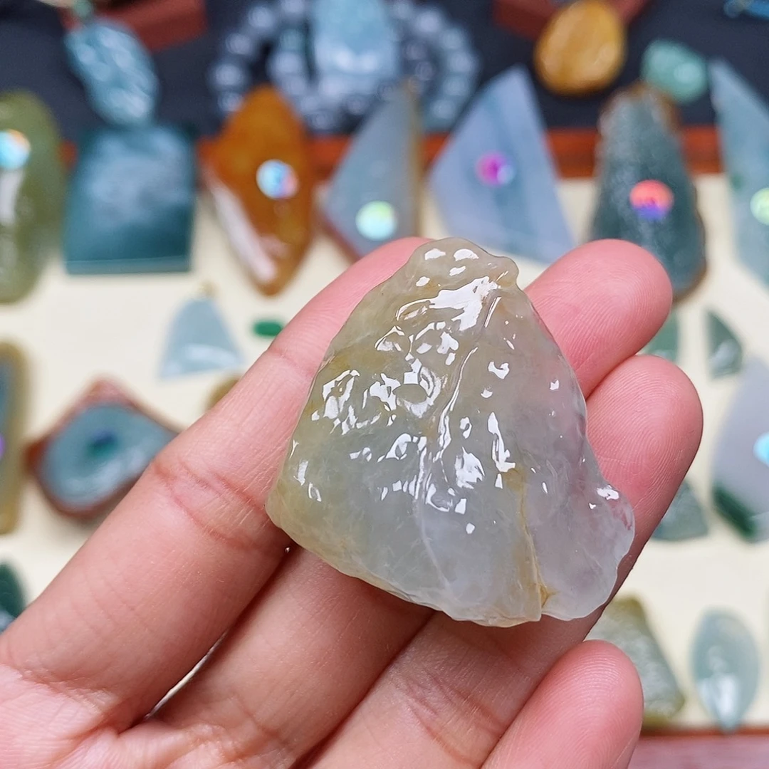 颈饰未镶嵌翡翠阿*姐翡翠