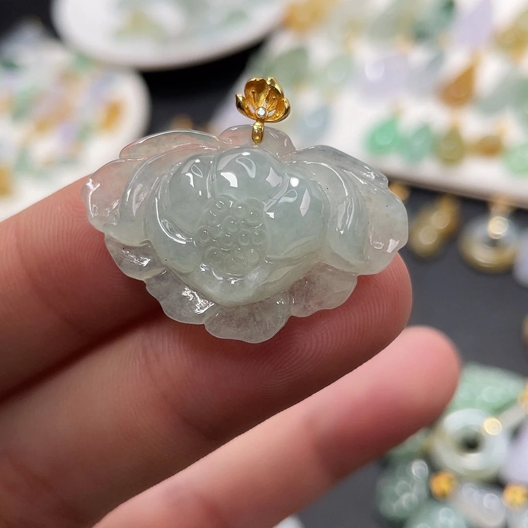 翡翠18K金镶嵌颈饰莲花